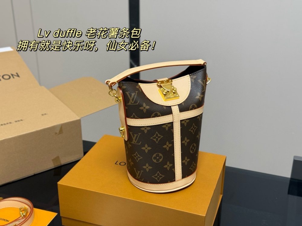 루*** 리볼리 더플백