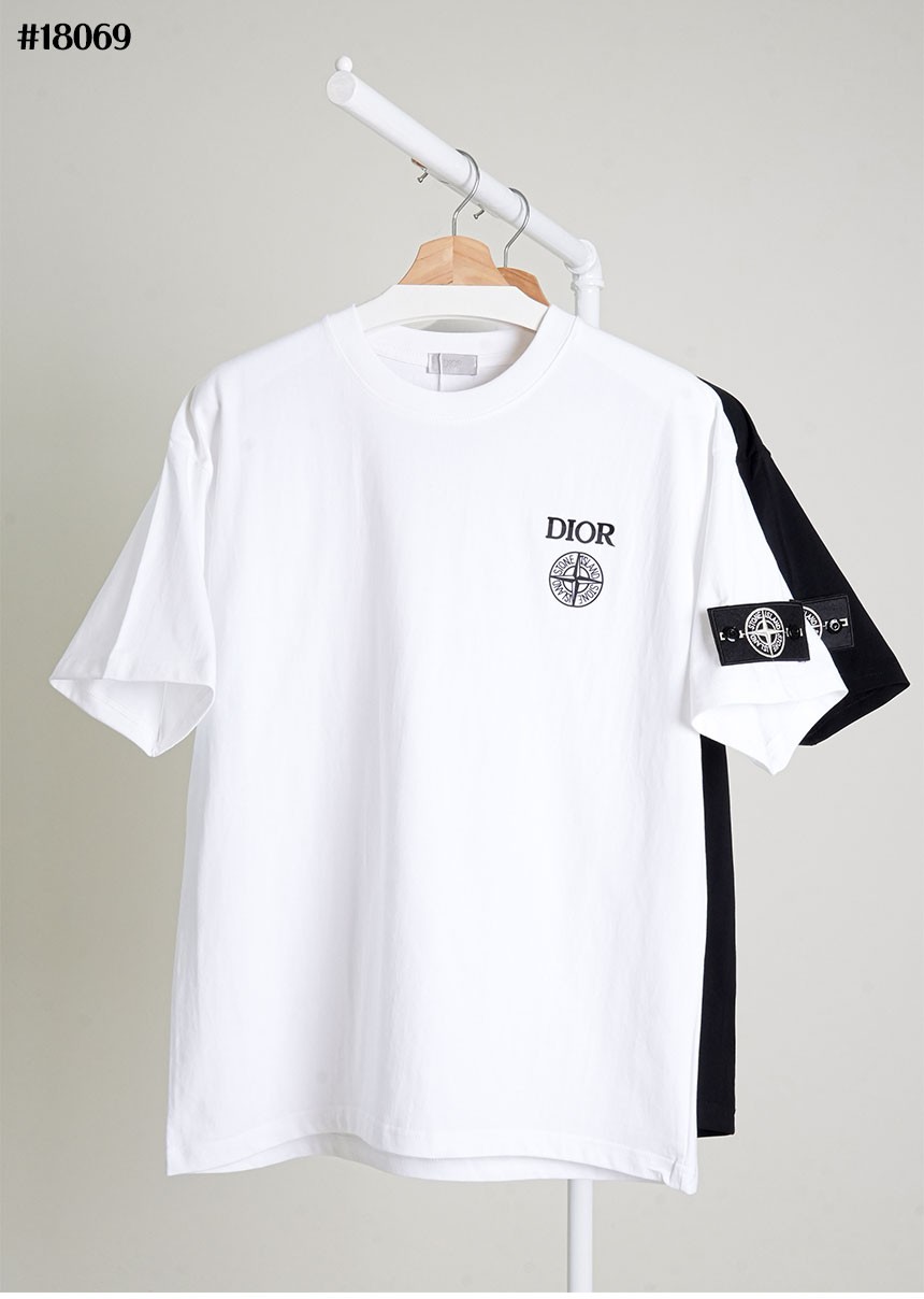 디* x 스***** 와펜 콜라보 반팔티 18069