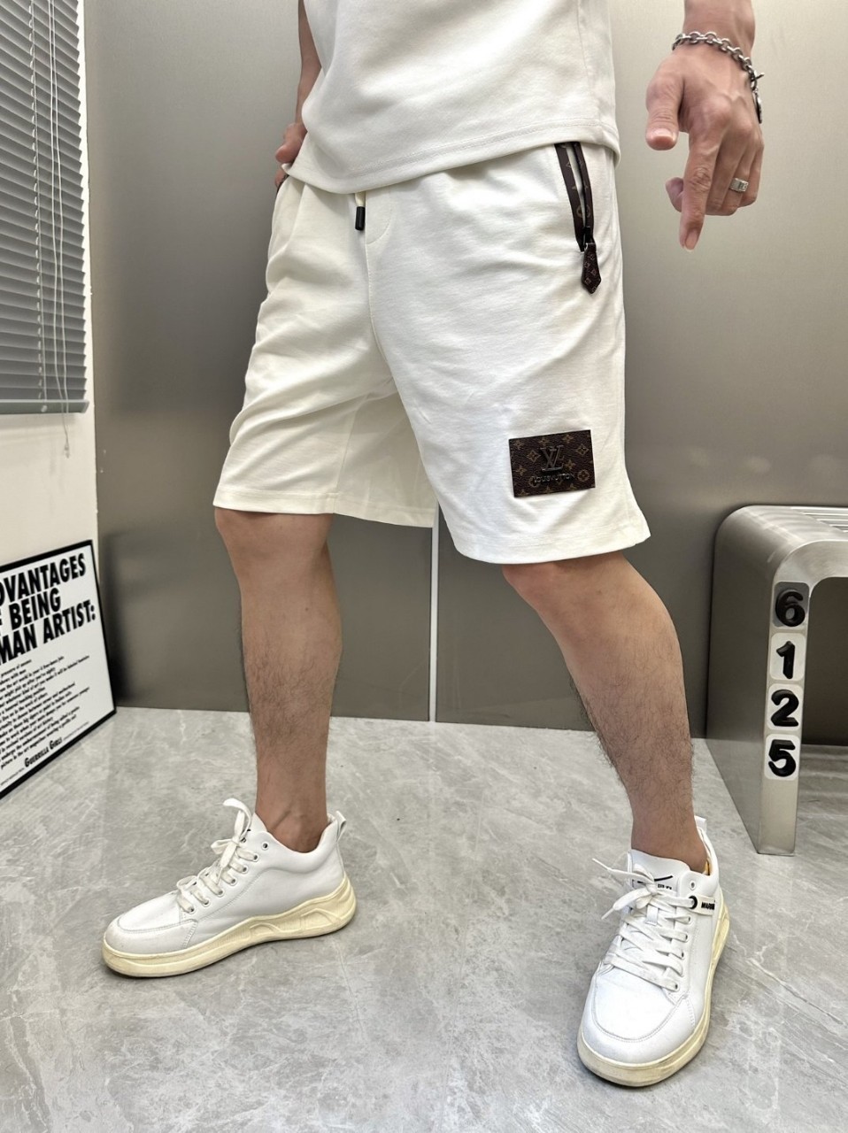 루*** 라인 패턴 반바지