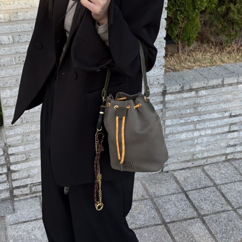 미*** 개버딘 파우치백