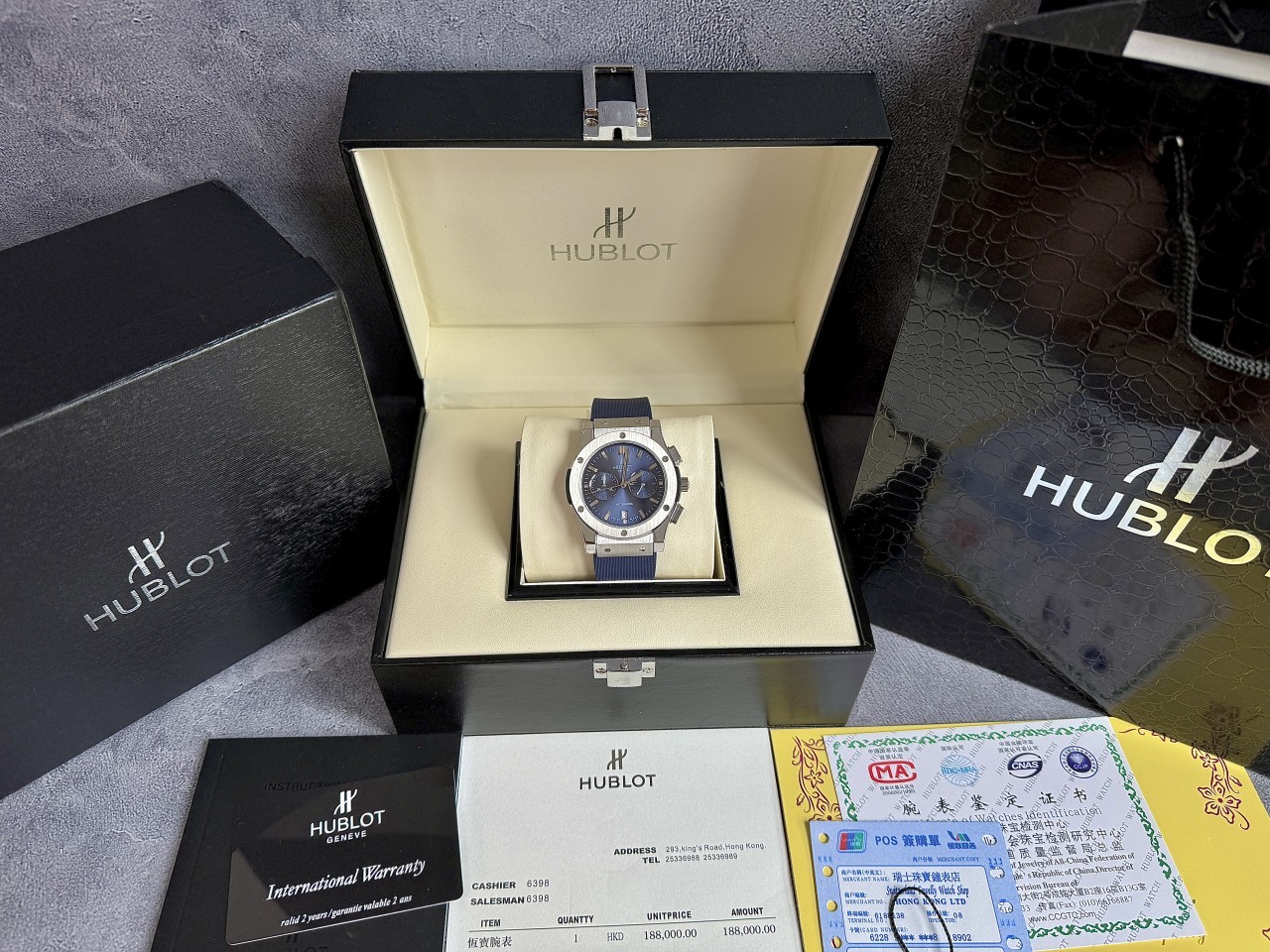 위** 크로노그래프 티타늄 블루 42mm