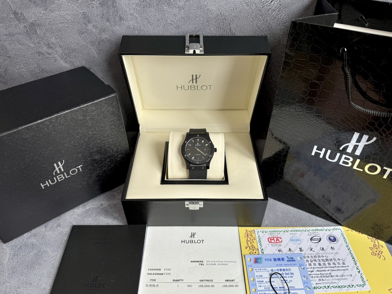 위** 클래식 퓨전 블랙매직 42mm