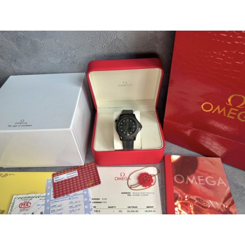 오** 씨마스터 다이버 300m 43.5mm 우레탄블랙